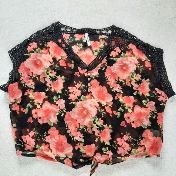 Live 4 Truth Floral Crop Top Size M - Picture 1 of 8